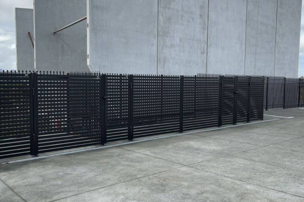 Aluminium pool fence
